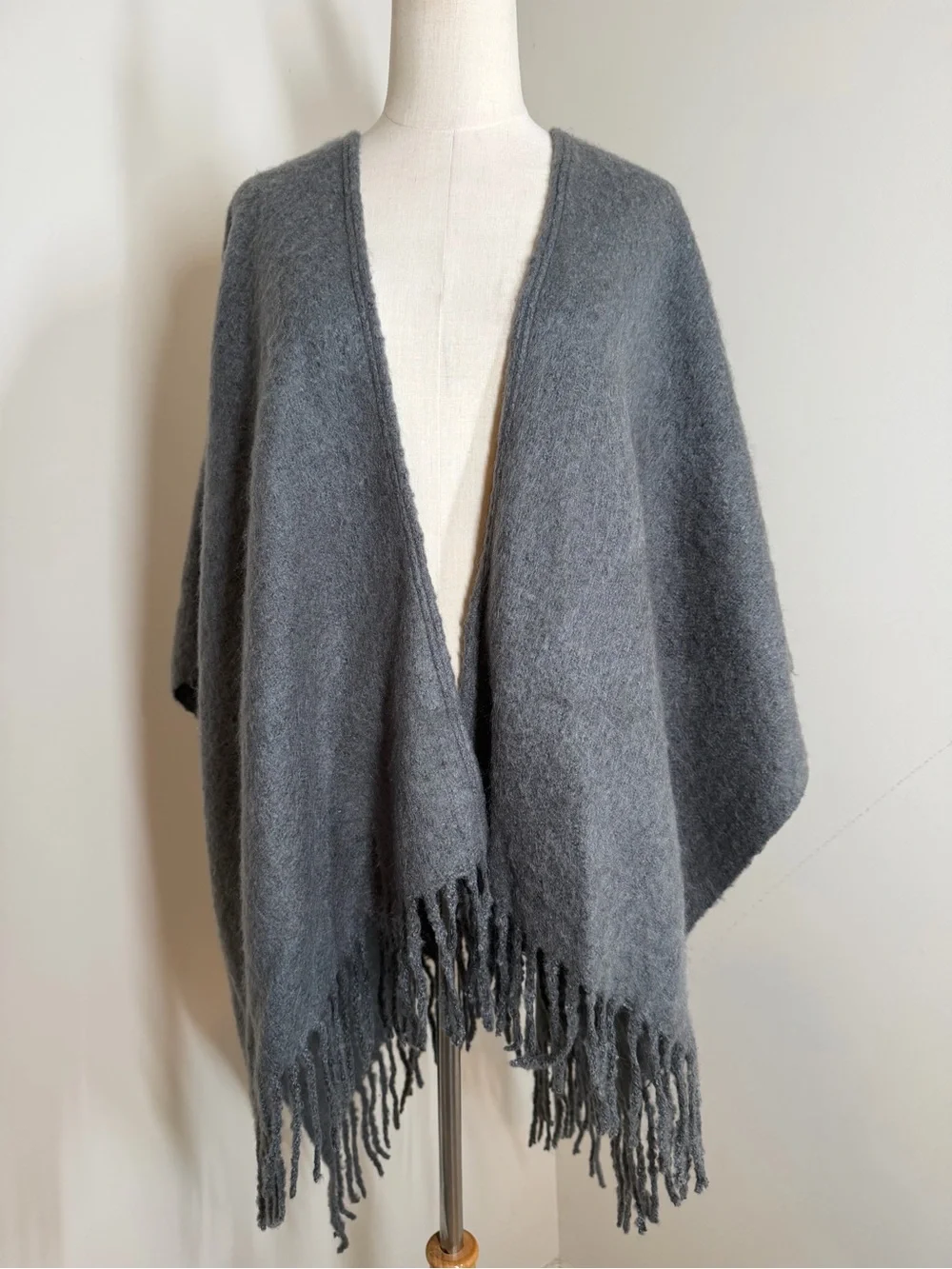 NWT! Echo Women’s Grey Cozy Fringed Wrap Poncho Cape One Size Fits Most